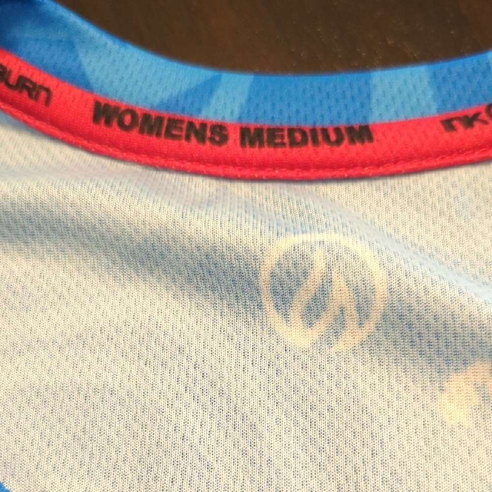 NWT! Rare Women's Blue Graphic Top - Picture 3 of 5
